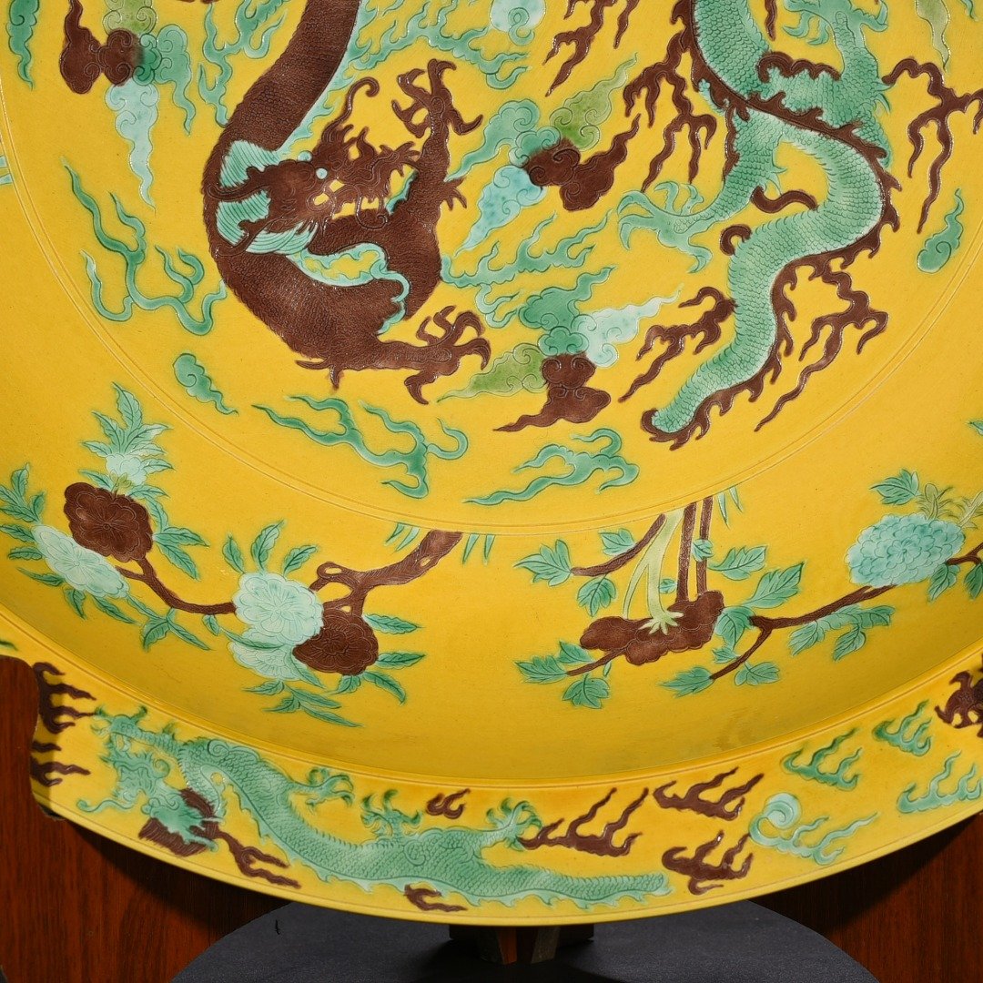 Qing Dynasty Guangxu three-color flower and dragon folding edge plate