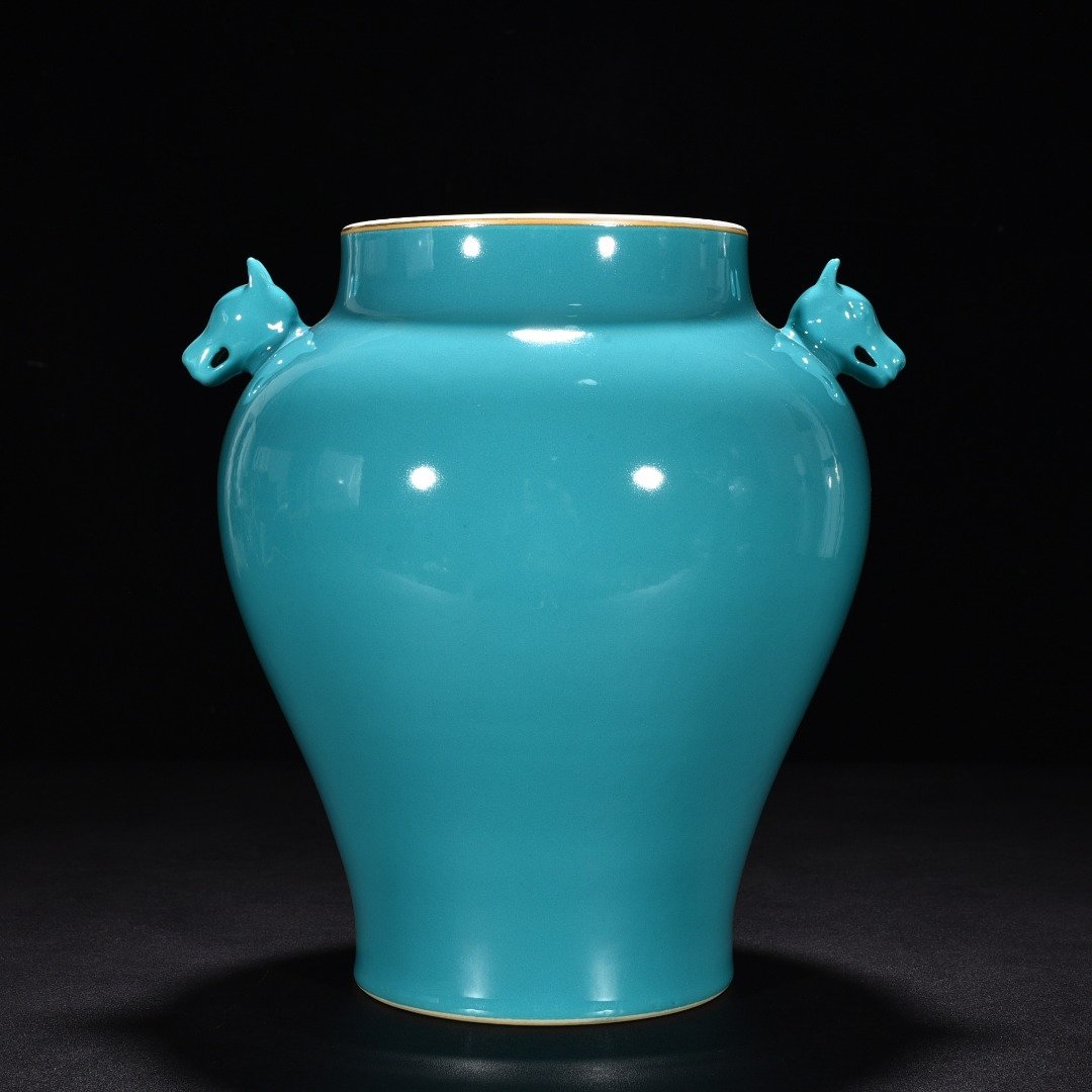 Qing Dynasty Guangxu turquoise green glaze gold dog head jar