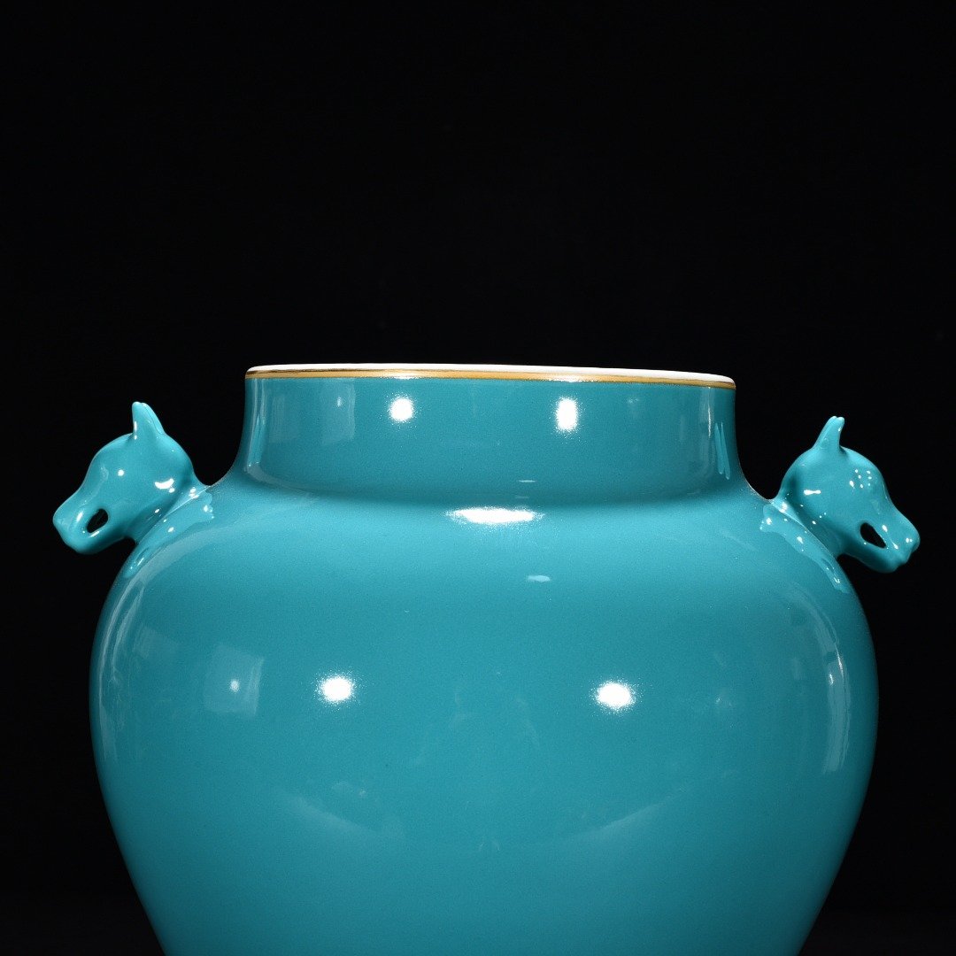 Qing Dynasty Guangxu turquoise green glaze gold dog head jar