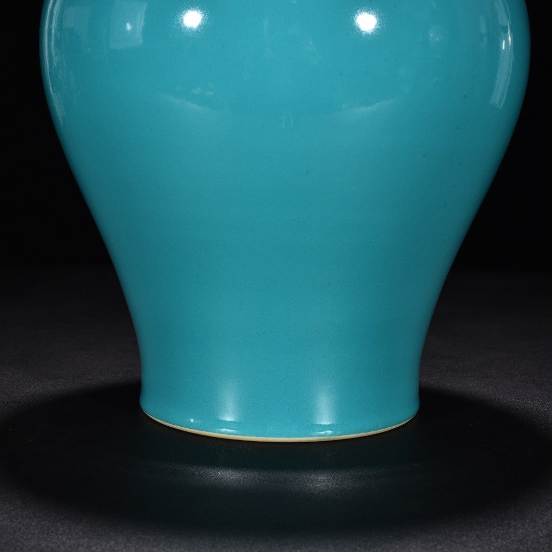Qing Dynasty Guangxu turquoise green glaze gold dog head jar