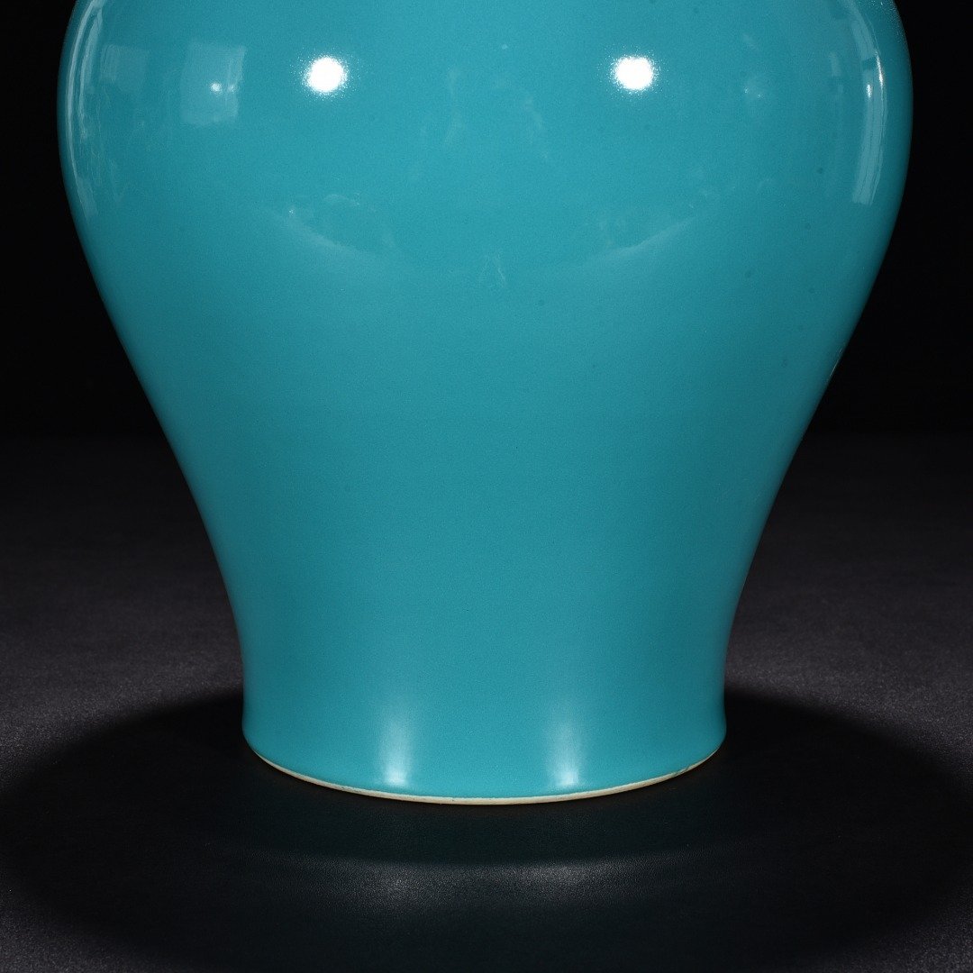 Qing Dynasty Guangxu turquoise green glaze gold dog head jar