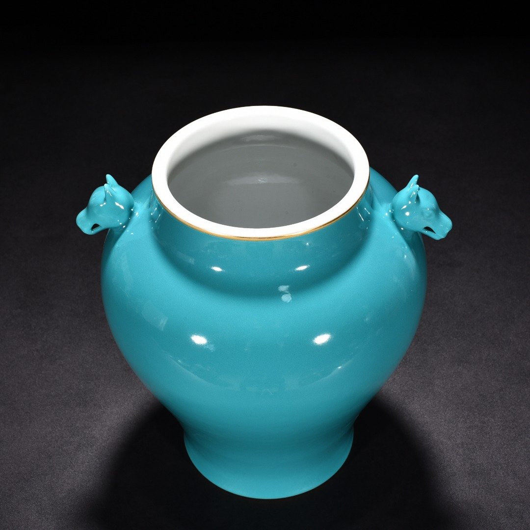 Qing Dynasty Guangxu turquoise green glaze gold dog head jar