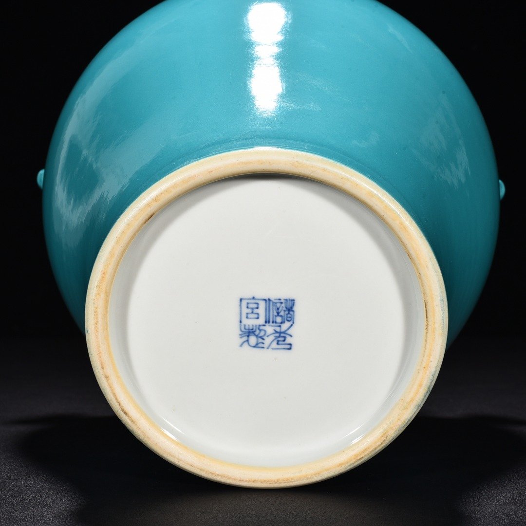 Qing Dynasty Guangxu turquoise green glaze gold dog head jar