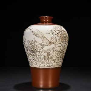 Qing Dynasty Guangxu Wang Bingrong golden pheasant and peony plum vase