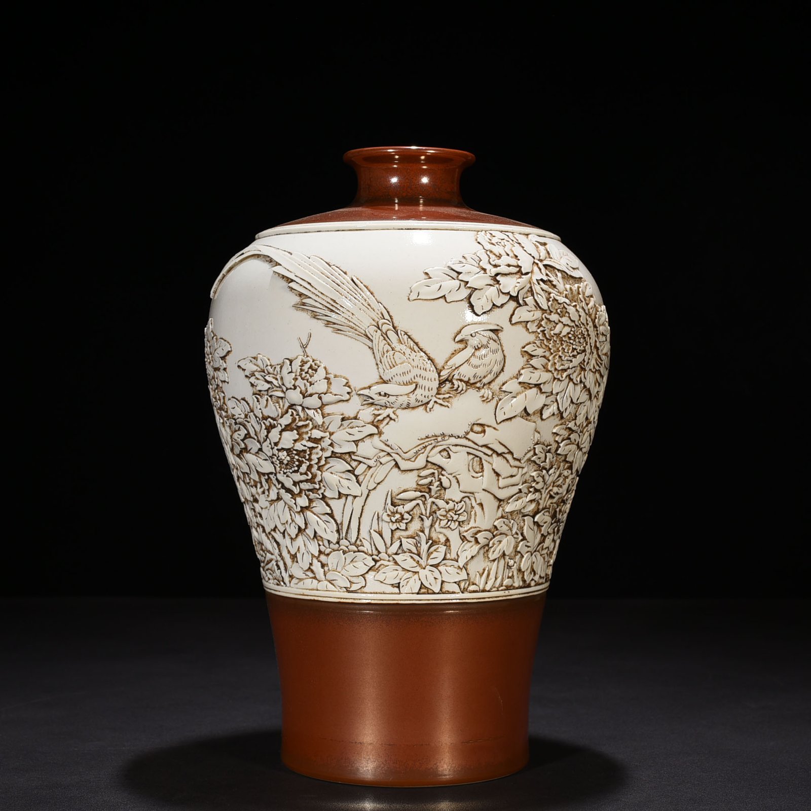 Qing Dynasty Guangxu Wang Bingrong golden pheasant and peony plum vase