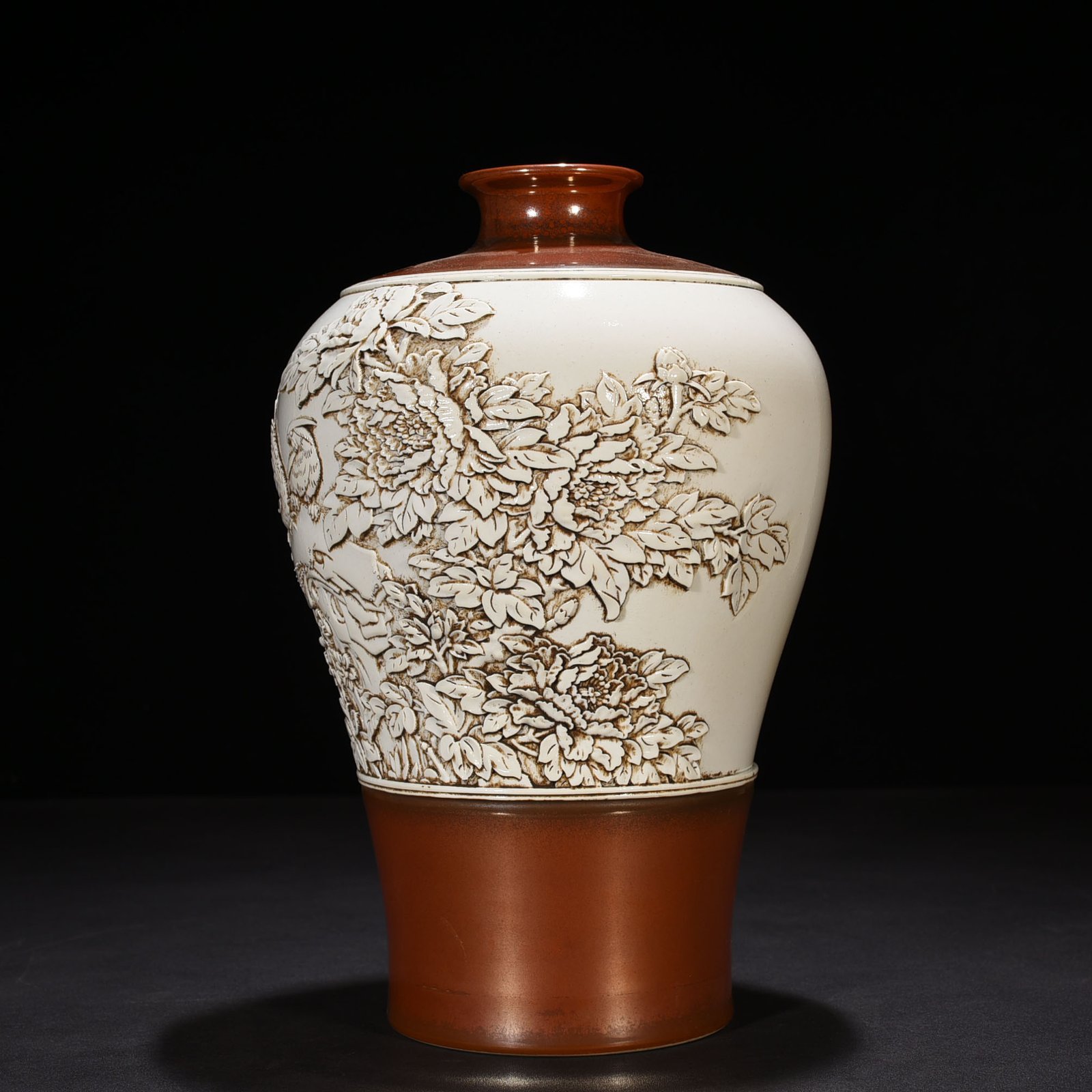 Qing Dynasty Guangxu Wang Bingrong golden pheasant and peony plum vase