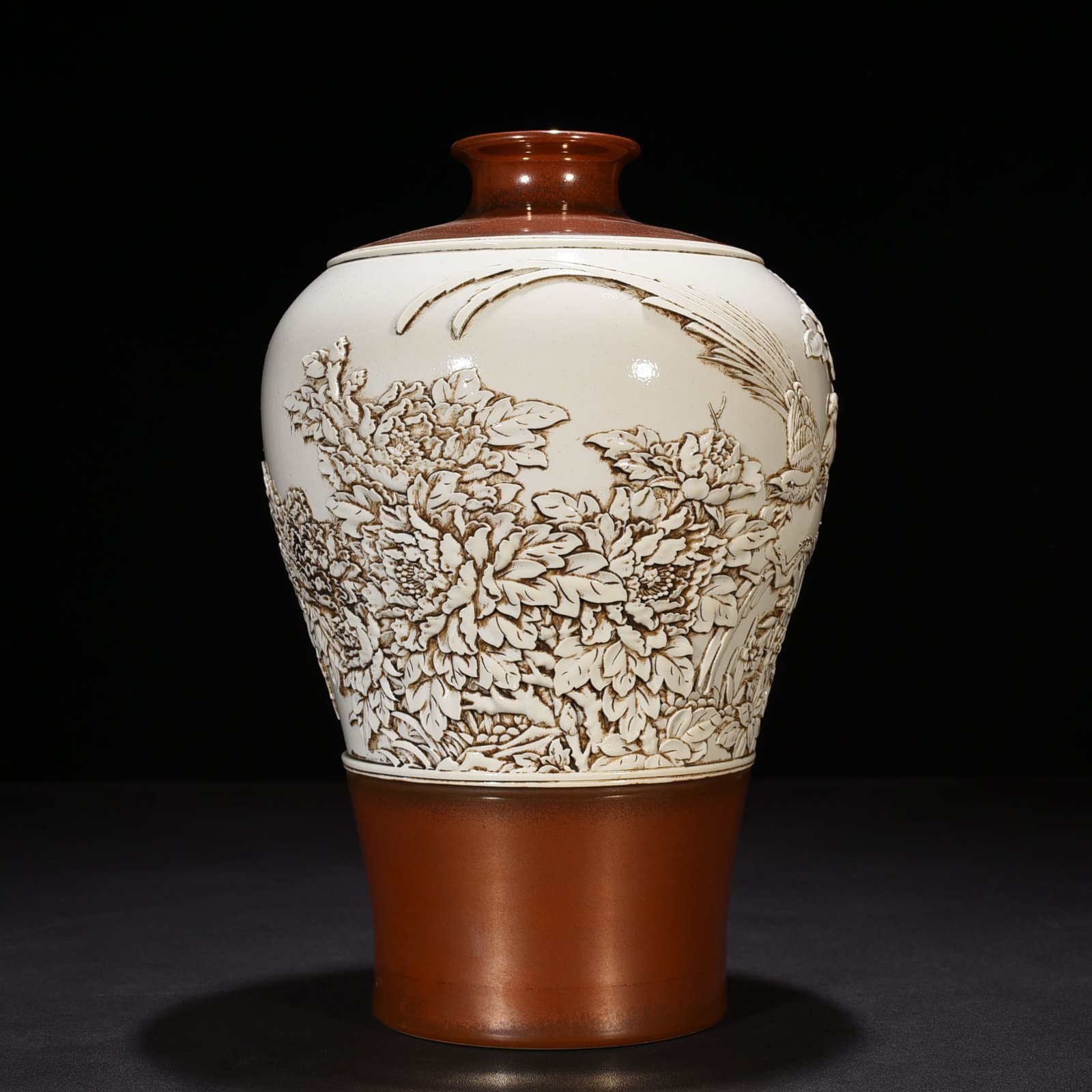 Qing Dynasty Guangxu Wang Bingrong golden pheasant and peony plum vase