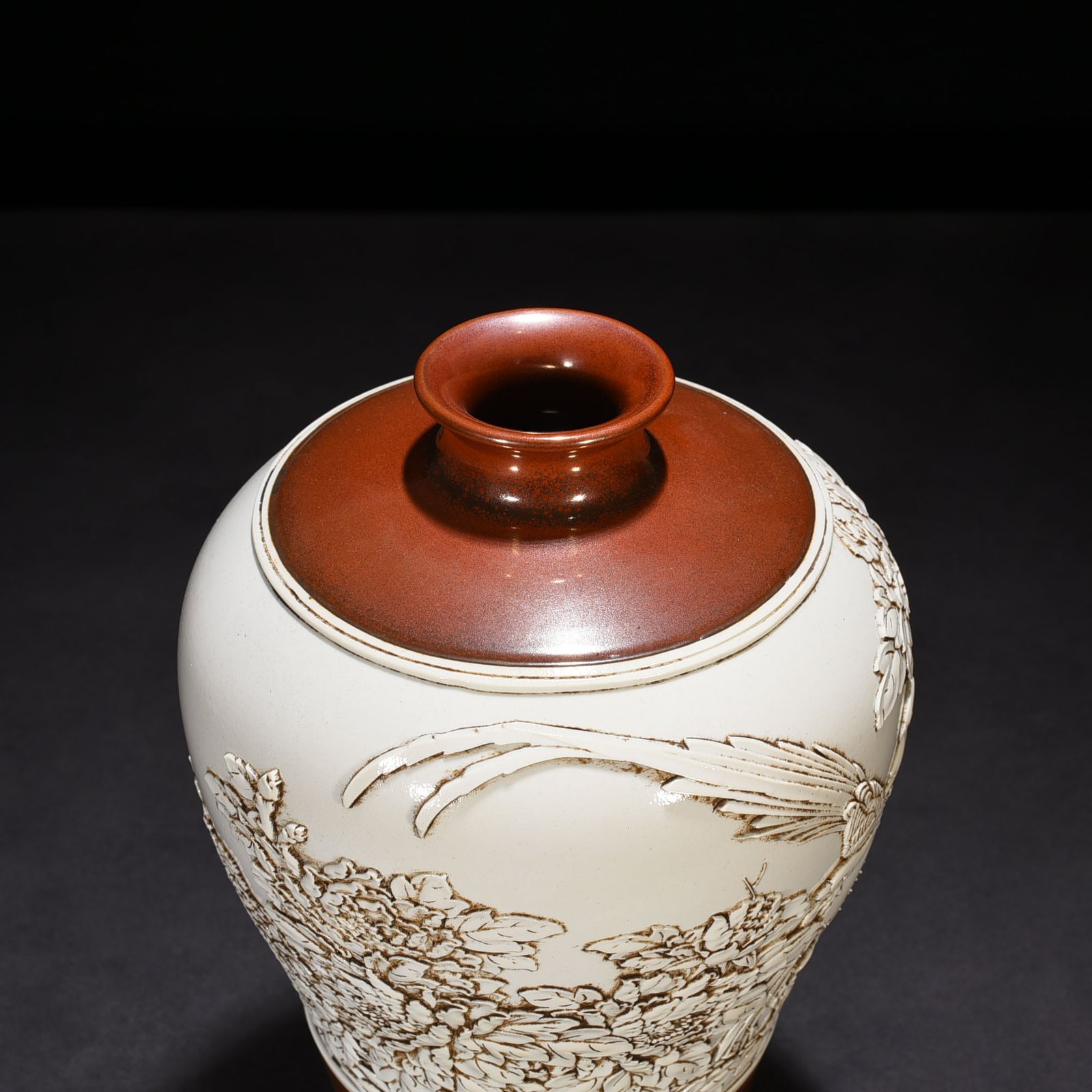 Qing Dynasty Guangxu Wang Bingrong golden pheasant and peony plum vase