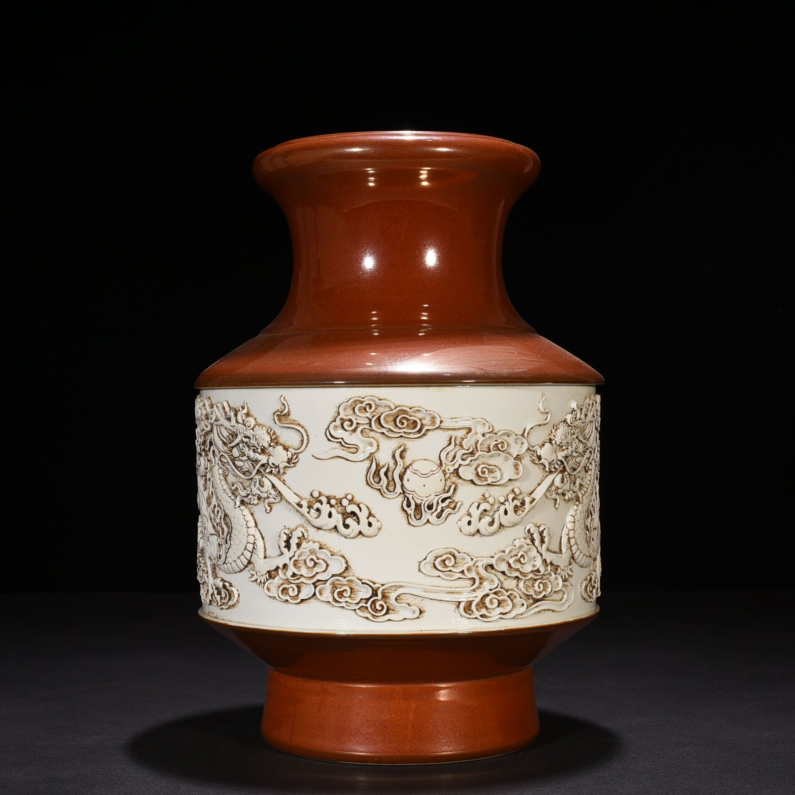 Qing Dynasty Guangxu Wang Bingrong carved double dragons playing with beads bottle