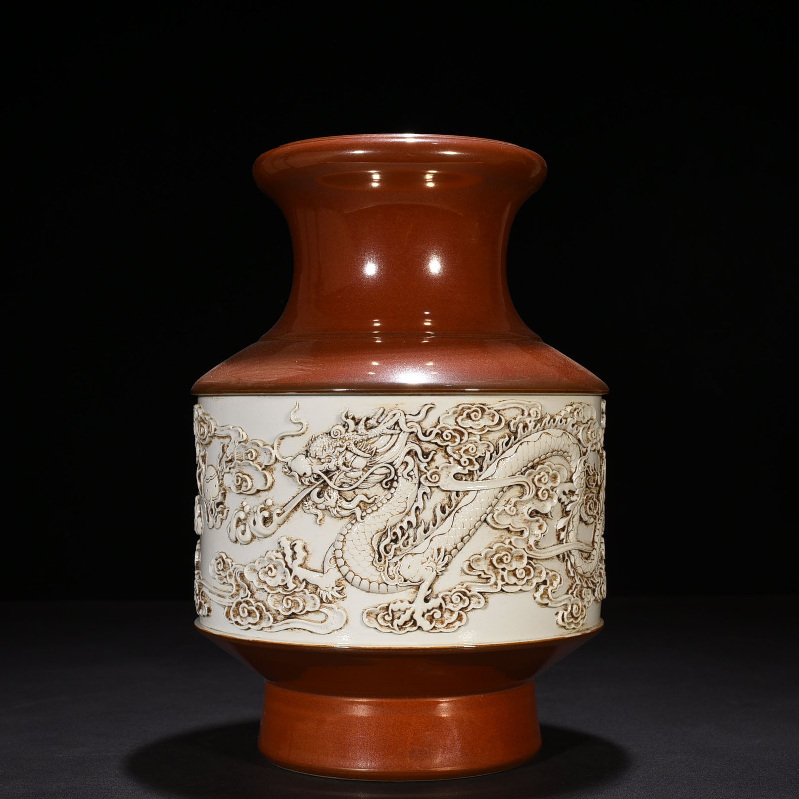 Qing Dynasty Guangxu Wang Bingrong carved double dragons playing with beads bottle