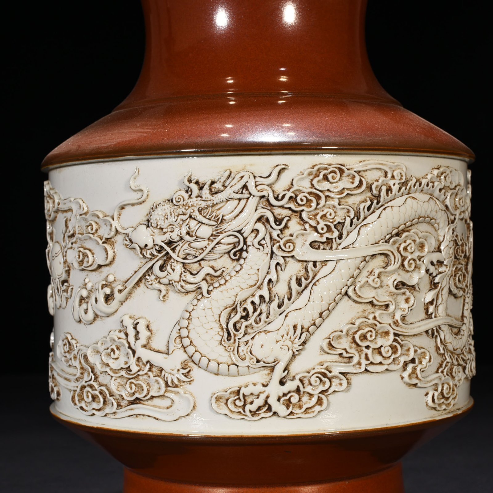 Qing Dynasty Guangxu Wang Bingrong carved double dragons playing with beads bottle