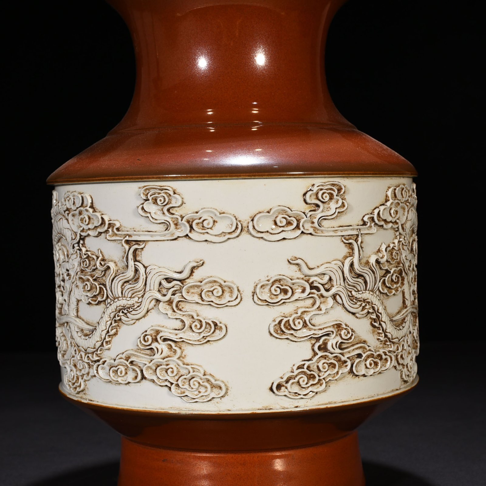 Qing Dynasty Guangxu Wang Bingrong carved double dragons playing with beads bottle