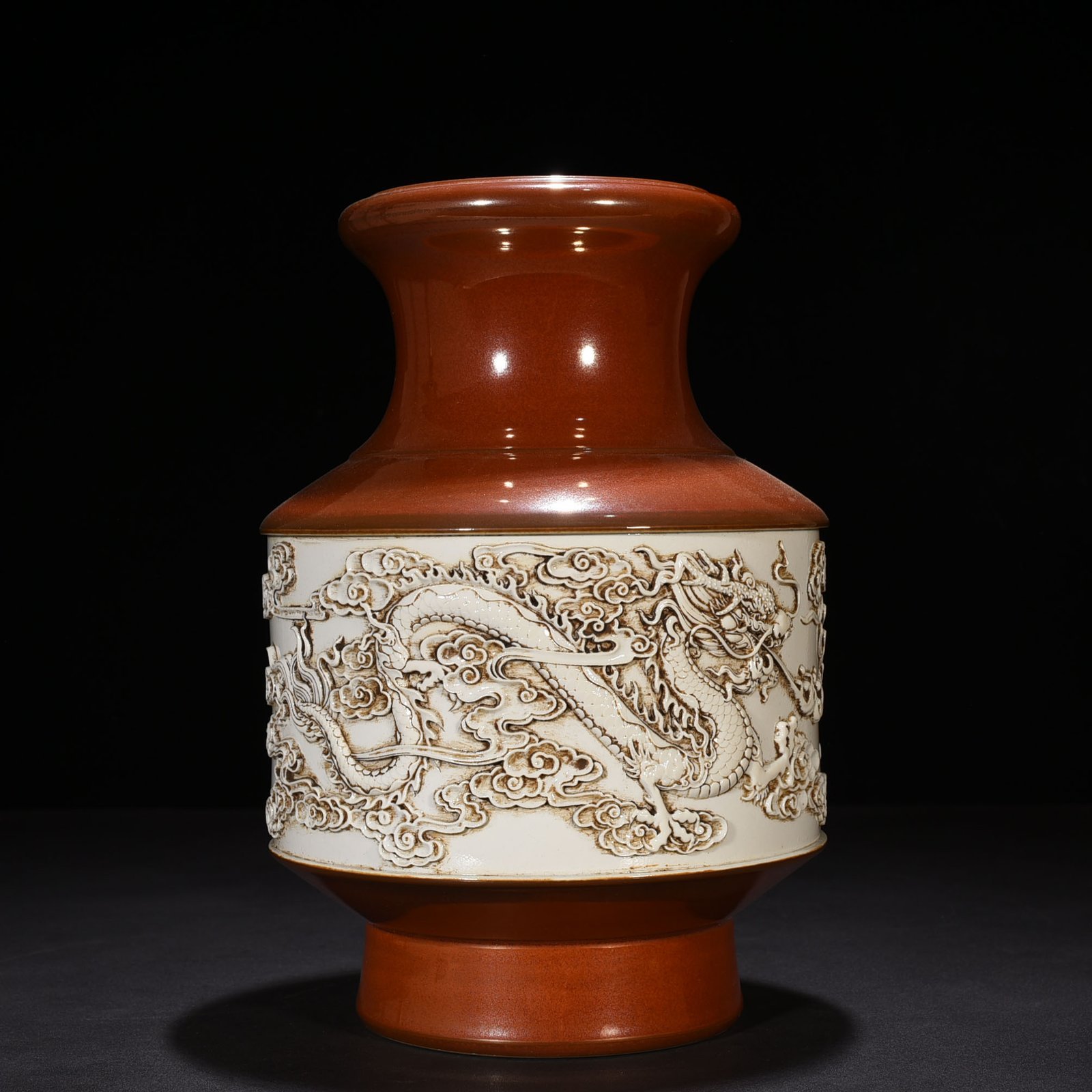Qing Dynasty Guangxu Wang Bingrong carved double dragons playing with beads bottle