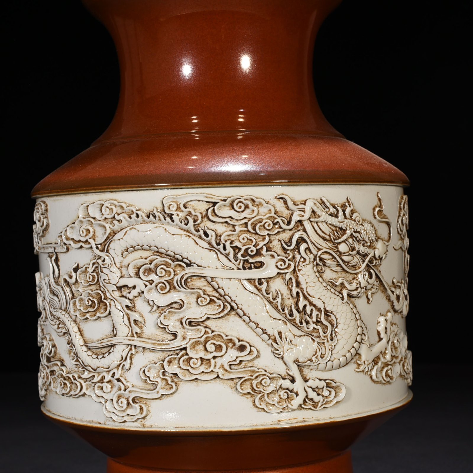 Qing Dynasty Guangxu Wang Bingrong carved double dragons playing with beads bottle