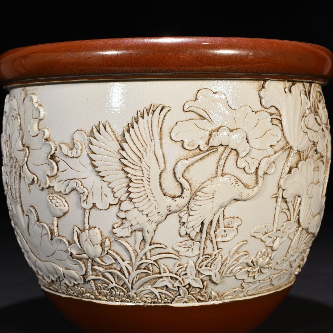 Qing Dynasty Guangxu Wang Bingrong carved lotus pond and mandarin duck scroll vat
