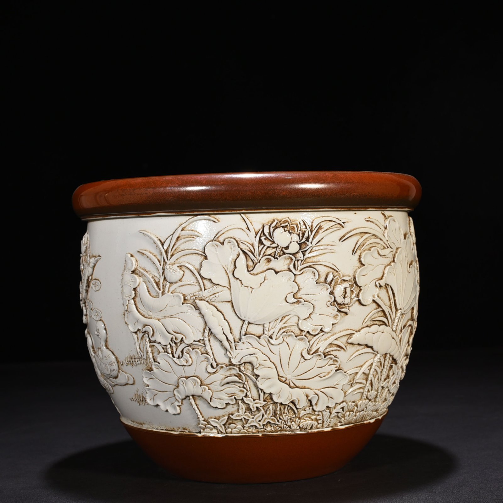 Qing Dynasty Guangxu Wang Bingrong carved lotus pond and mandarin duck scroll vat