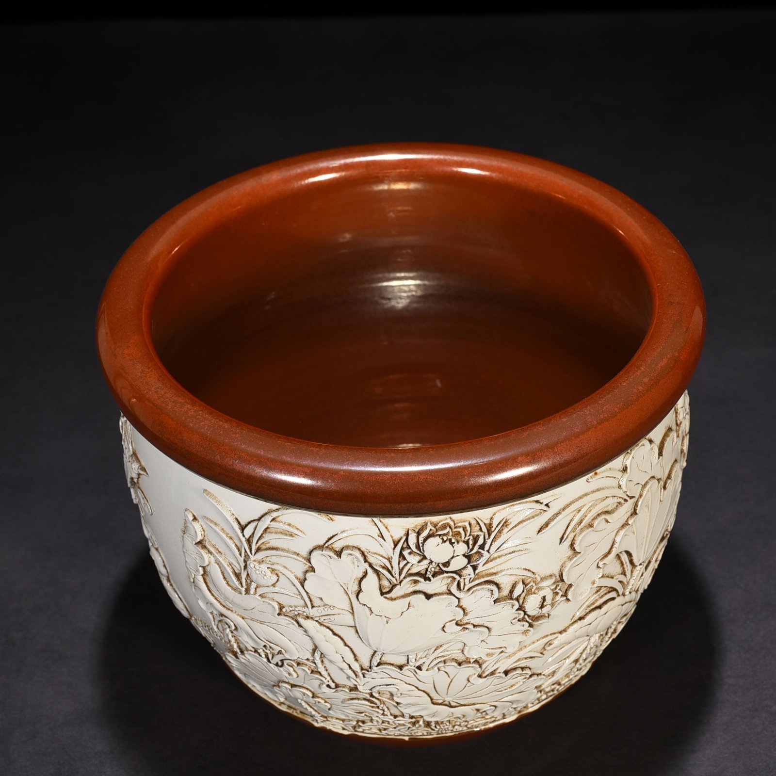 Qing Dynasty Guangxu Wang Bingrong carved lotus pond and mandarin duck scroll vat