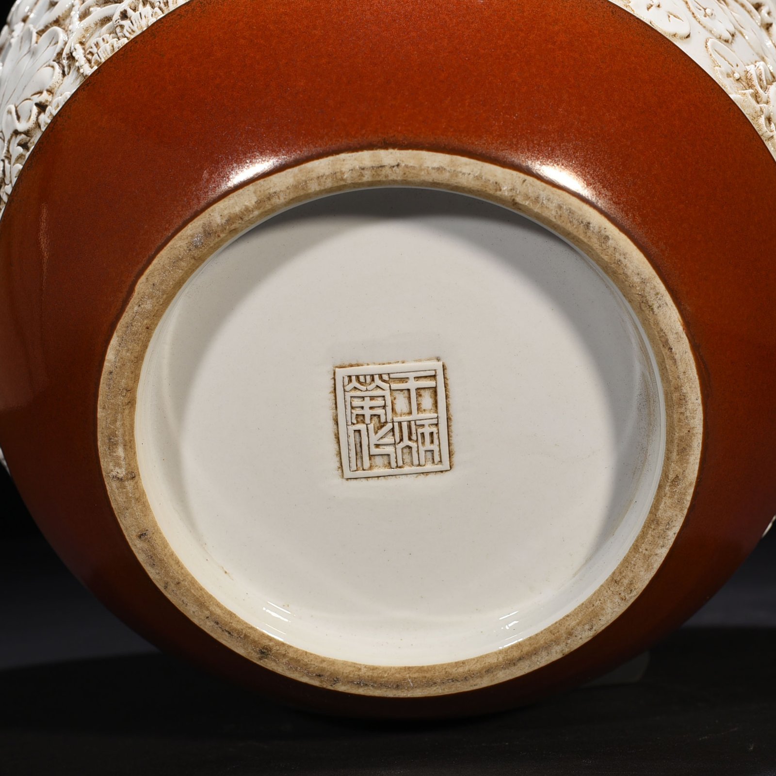 Qing Dynasty Guangxu Wang Bingrong carved lotus pond and mandarin duck scroll vat