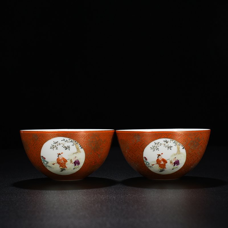 Qing Dynasty Guangxu alum red gilt consecrated famille rose bowl with baby’s play patter