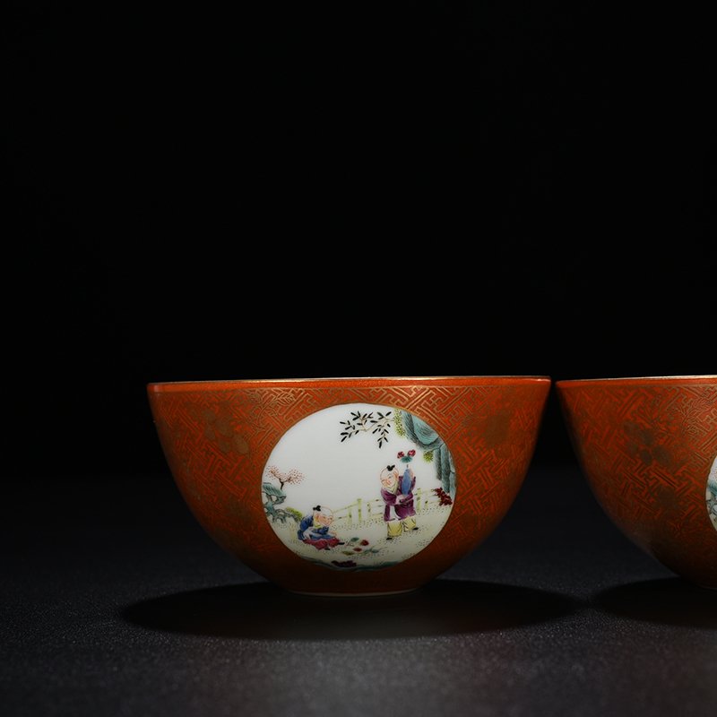 Qing Dynasty Guangxu alum red gilt consecrated famille rose bowl with baby’s play patter