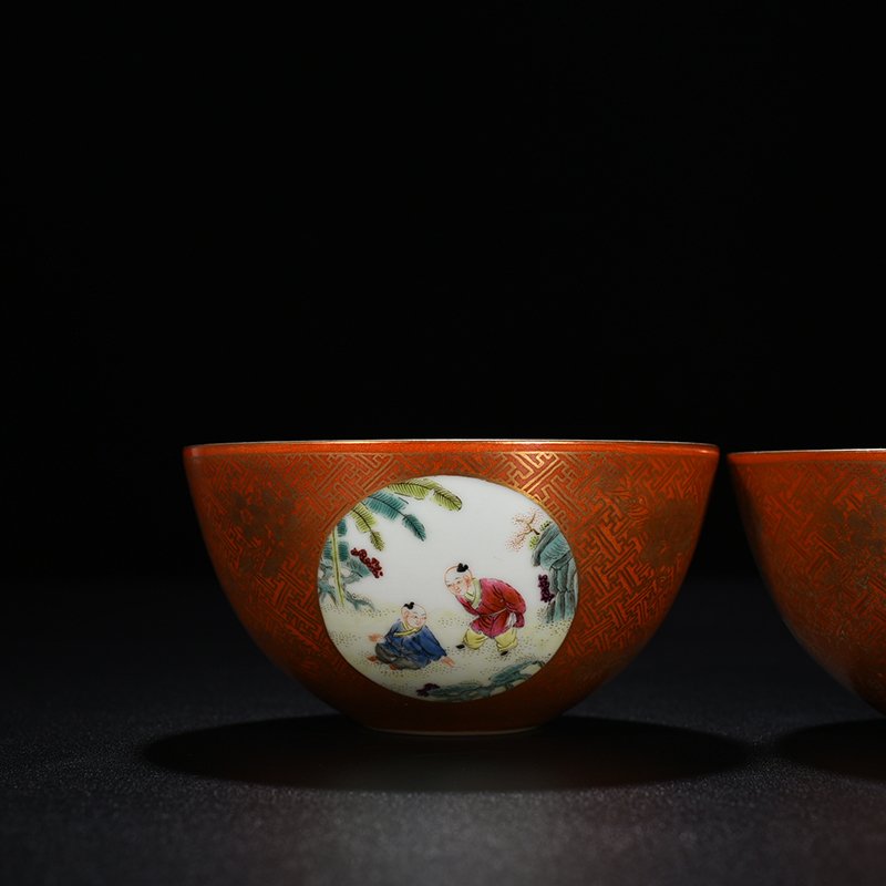 Qing Dynasty Guangxu alum red gilt consecrated famille rose bowl with baby’s play patter