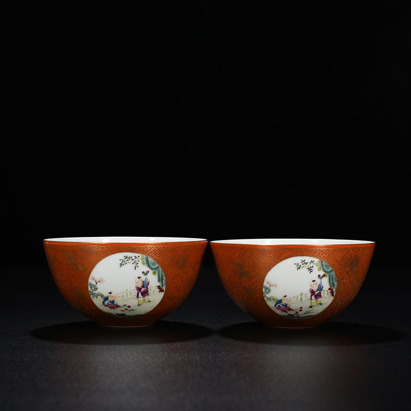 Qing Dynasty Guangxu alum red gilt consecrated famille rose bowl with baby’s play patter