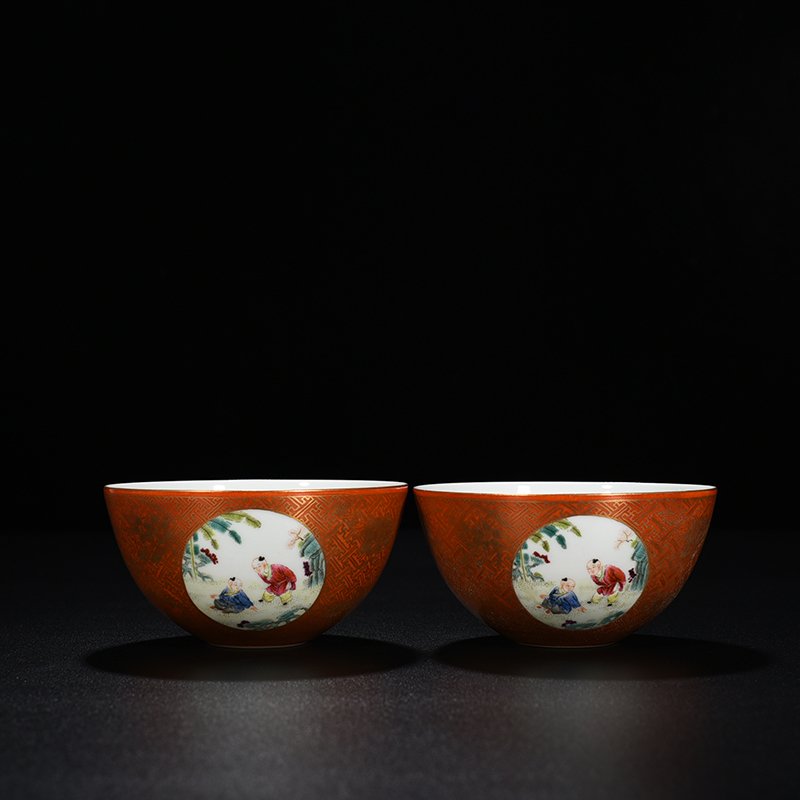 Qing Dynasty Guangxu alum red gilt consecrated famille rose bowl with baby’s play patter