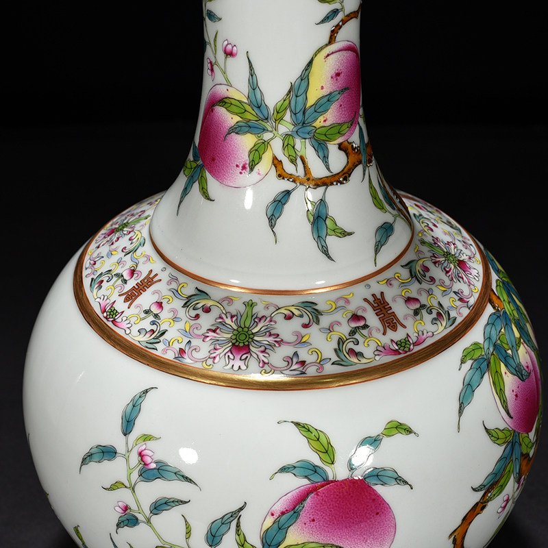 Qing Dynasty Guangxu pastel nine peach vase