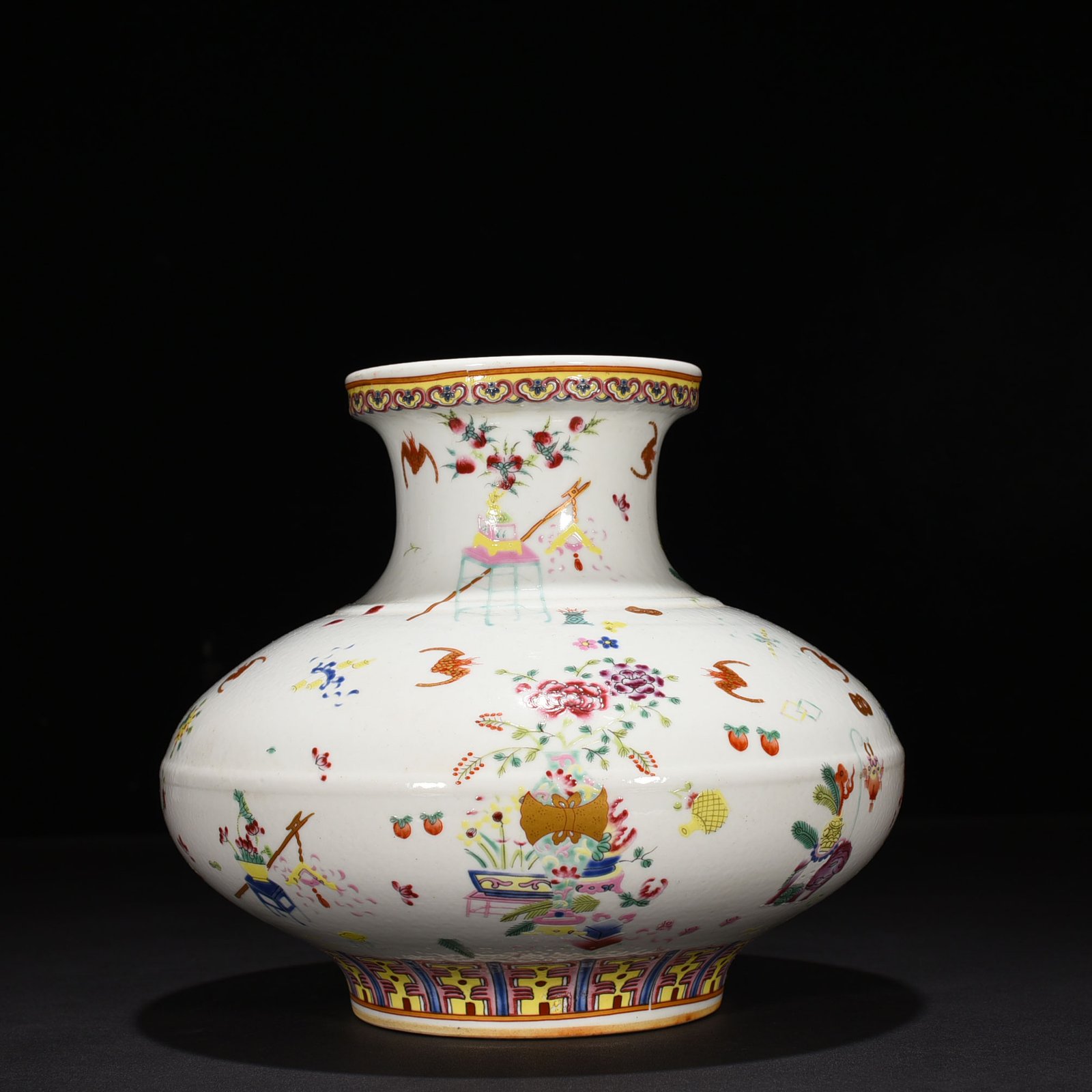 Qing Dynasty Guangxu pastel ancient flower flat belly vase
