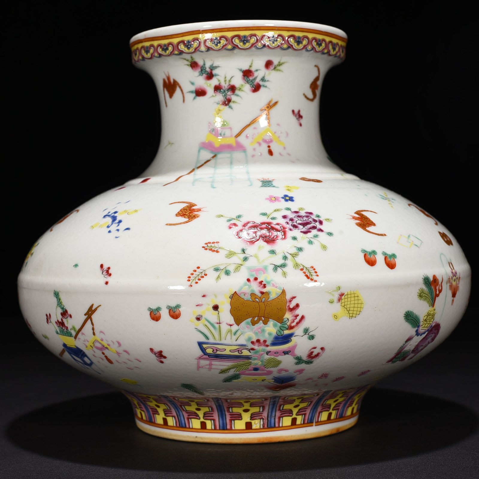 Qing Dynasty Guangxu pastel ancient flower flat belly vase