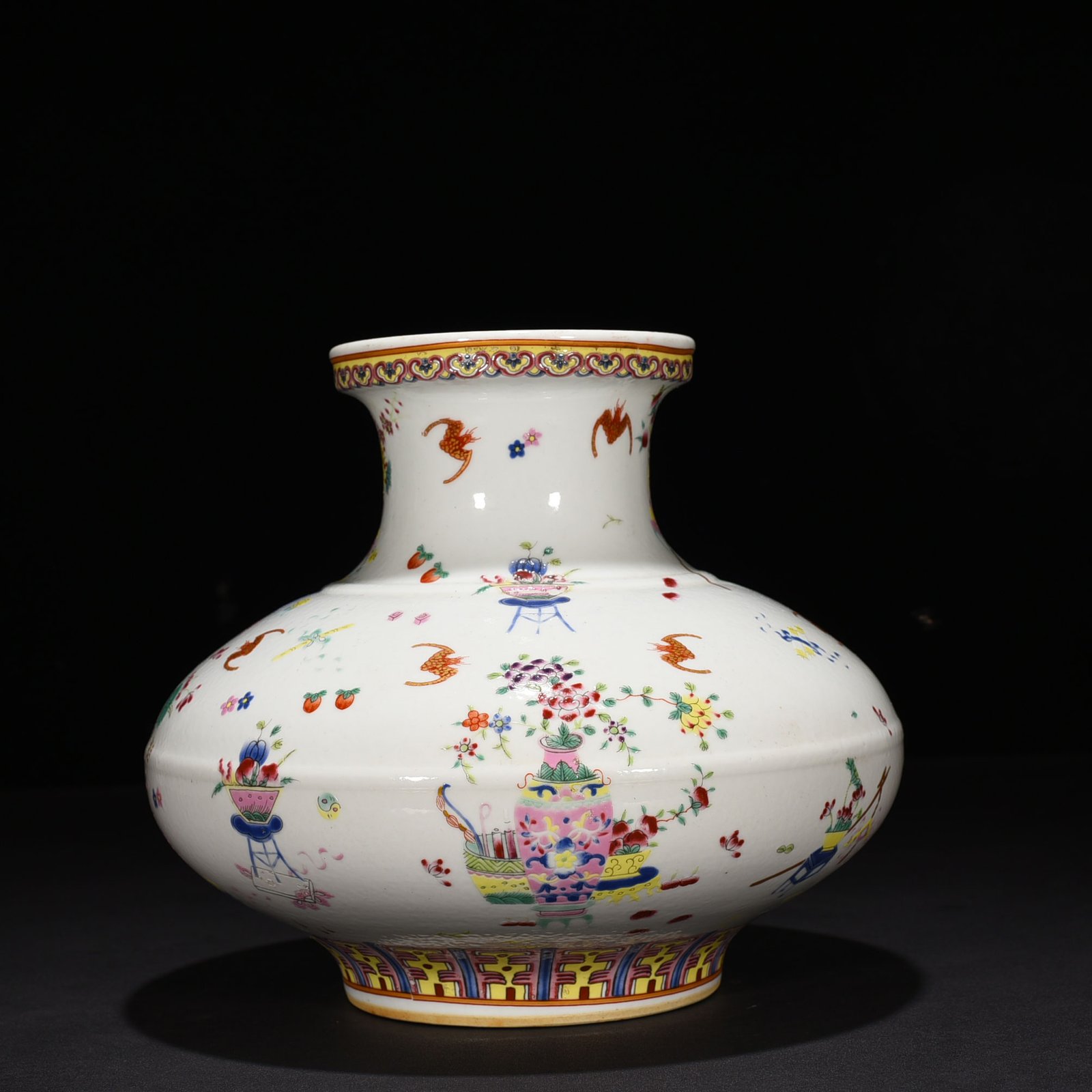 Qing Dynasty Guangxu pastel ancient flower flat belly vase