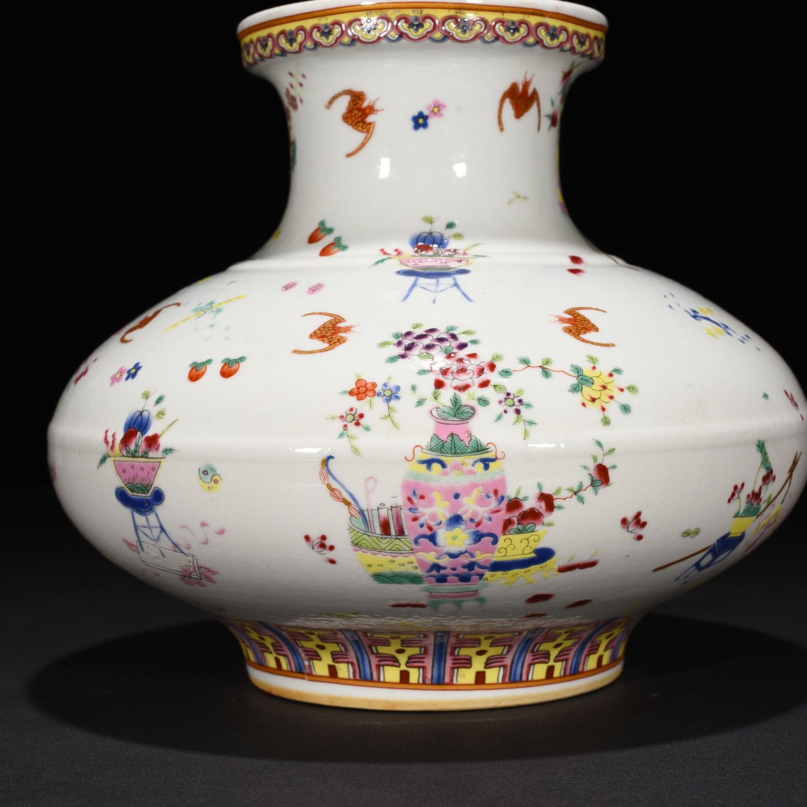 Qing Dynasty Guangxu pastel ancient flower flat belly vase