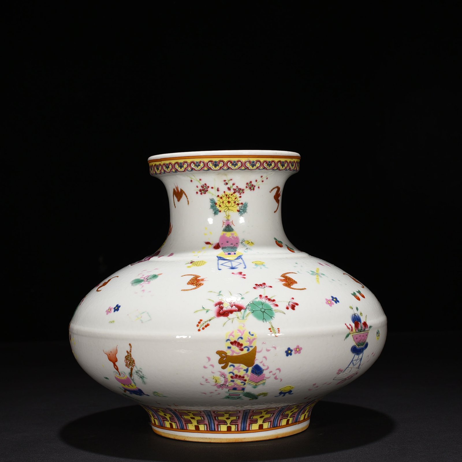 Qing Dynasty Guangxu pastel ancient flower flat belly vase