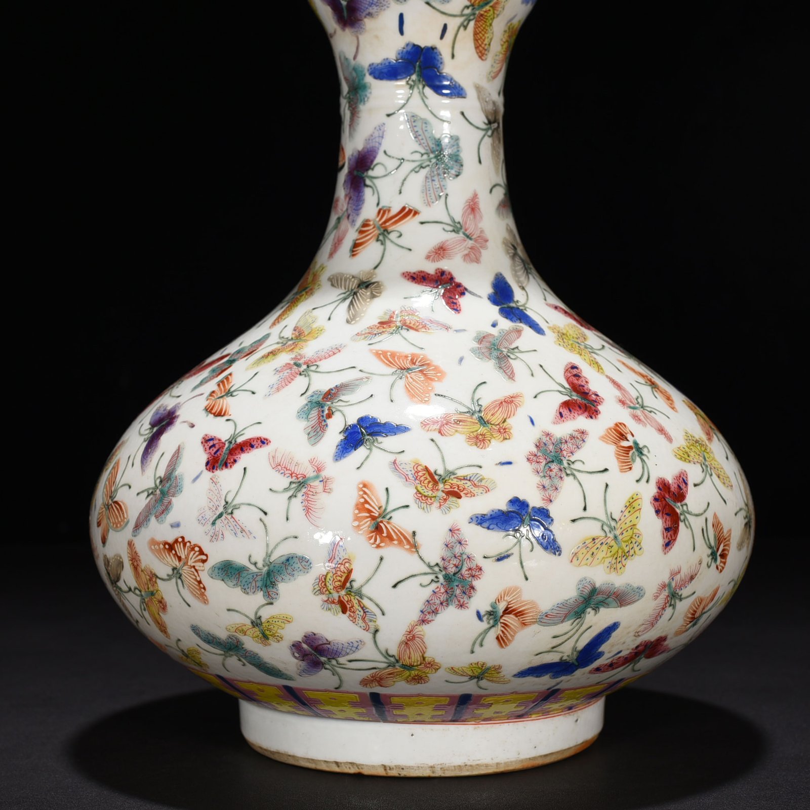 Qing Dynasty Guangxu Pastel Happy Butterfly Garlic Vase