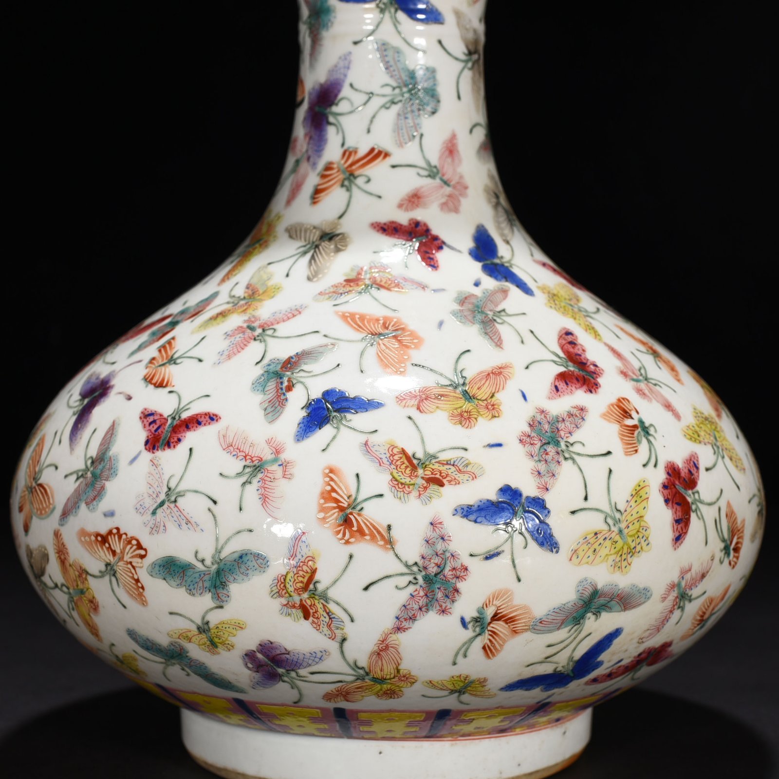 Qing Dynasty Guangxu Pastel Happy Butterfly Garlic Vase