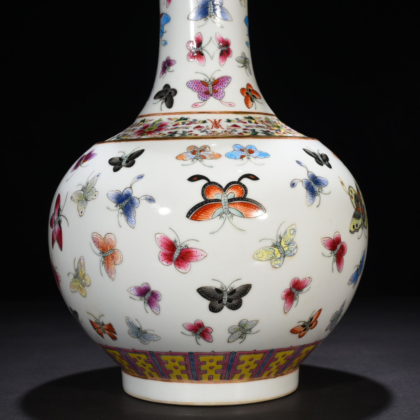 Qing Dynasty Guangxu pastel vase with hundreds of butterflies