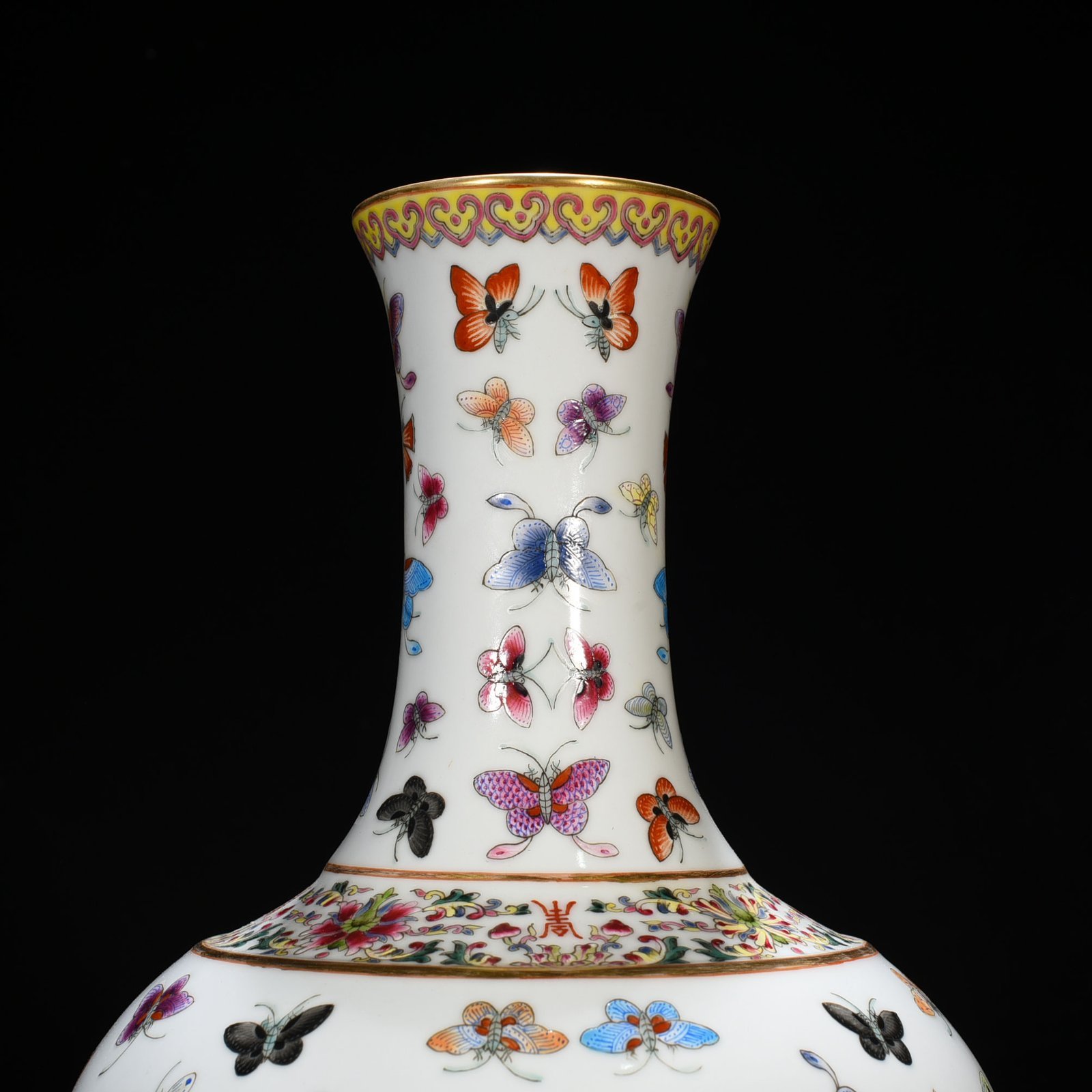 Qing Dynasty Guangxu pastel vase with hundreds of butterflies
