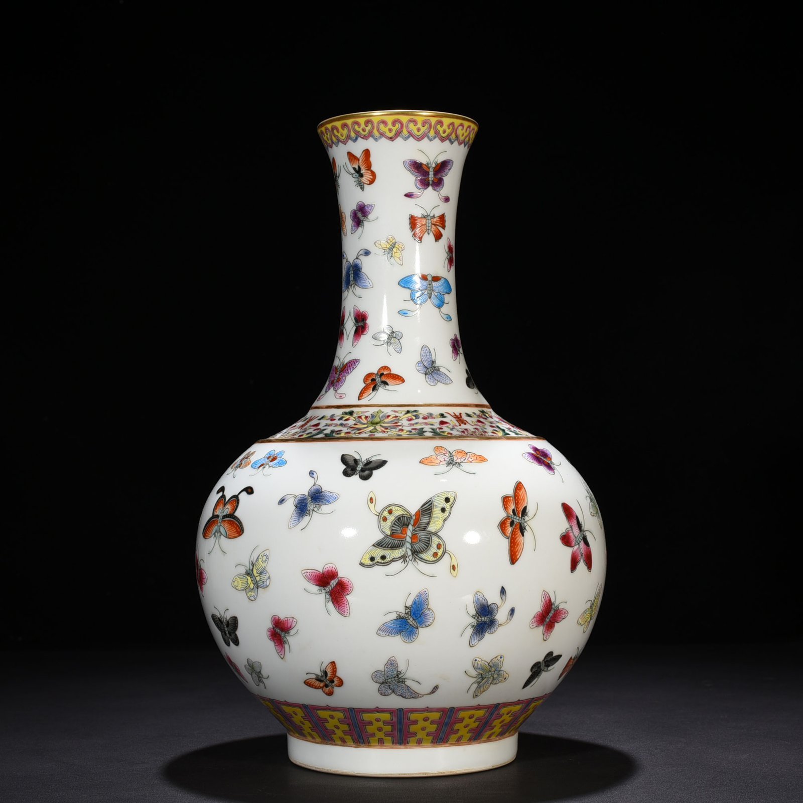 Qing Dynasty Guangxu pastel vase with hundreds of butterflies
