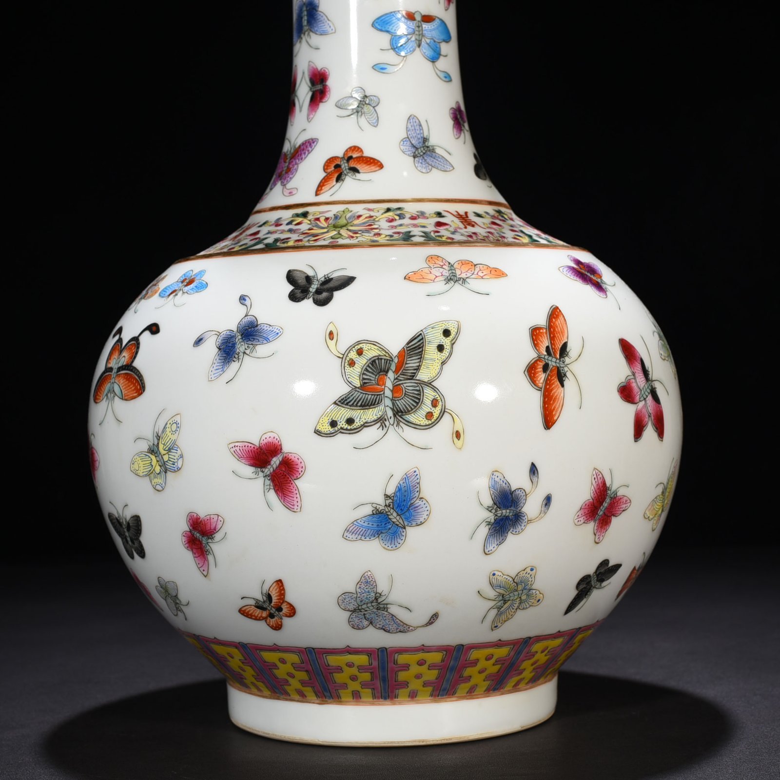 Qing Dynasty Guangxu pastel vase with hundreds of butterflies