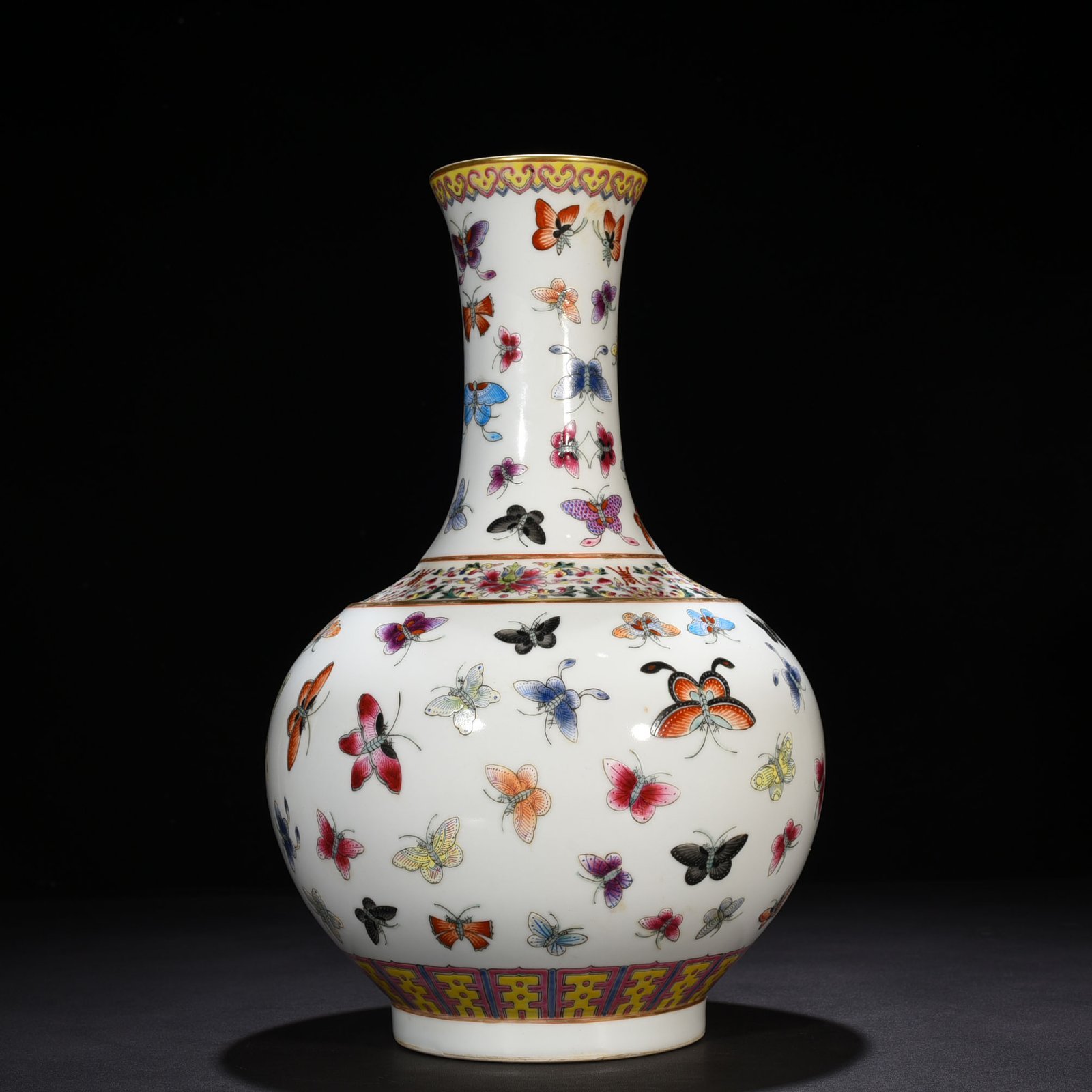 Qing Dynasty Guangxu pastel vase with hundreds of butterflies