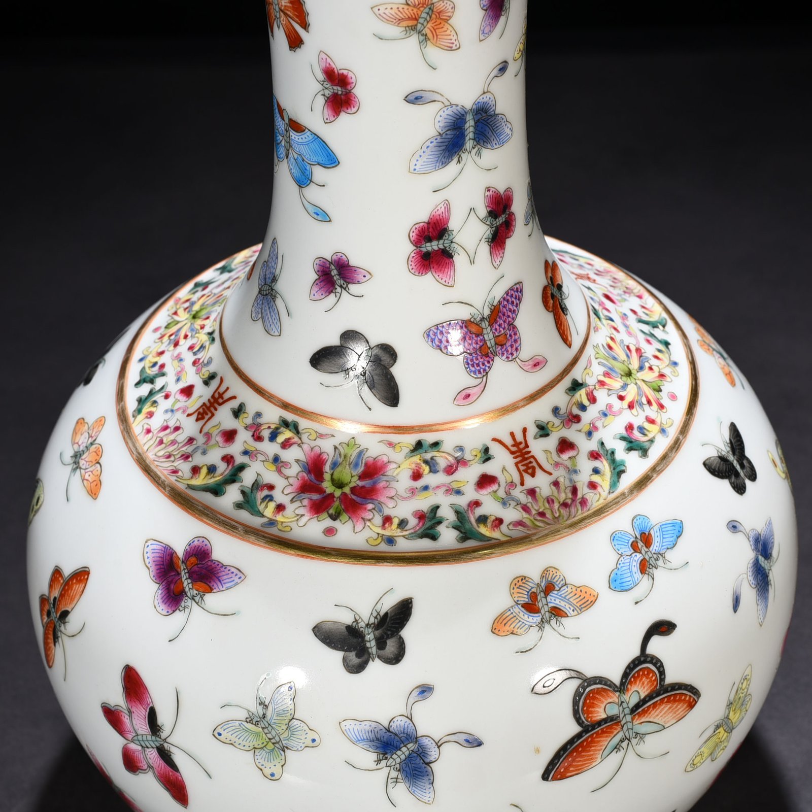 Qing Dynasty Guangxu pastel vase with hundreds of butterflies