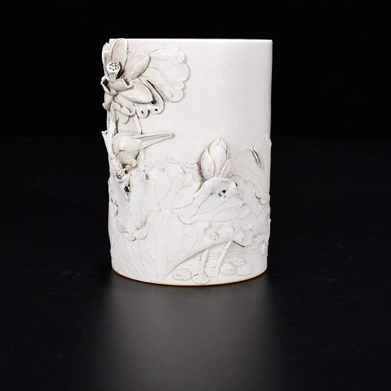 Qing Dynasty Guangxu carved lotus pond flower and bird pen holder