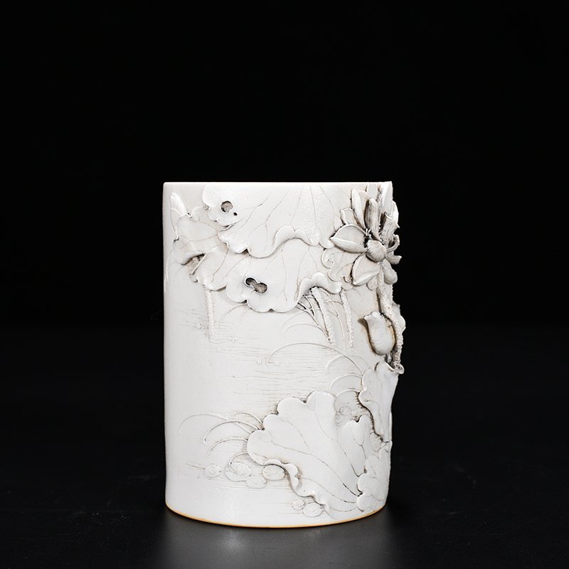 Qing Dynasty Guangxu carved lotus pond flower and bird pen holder