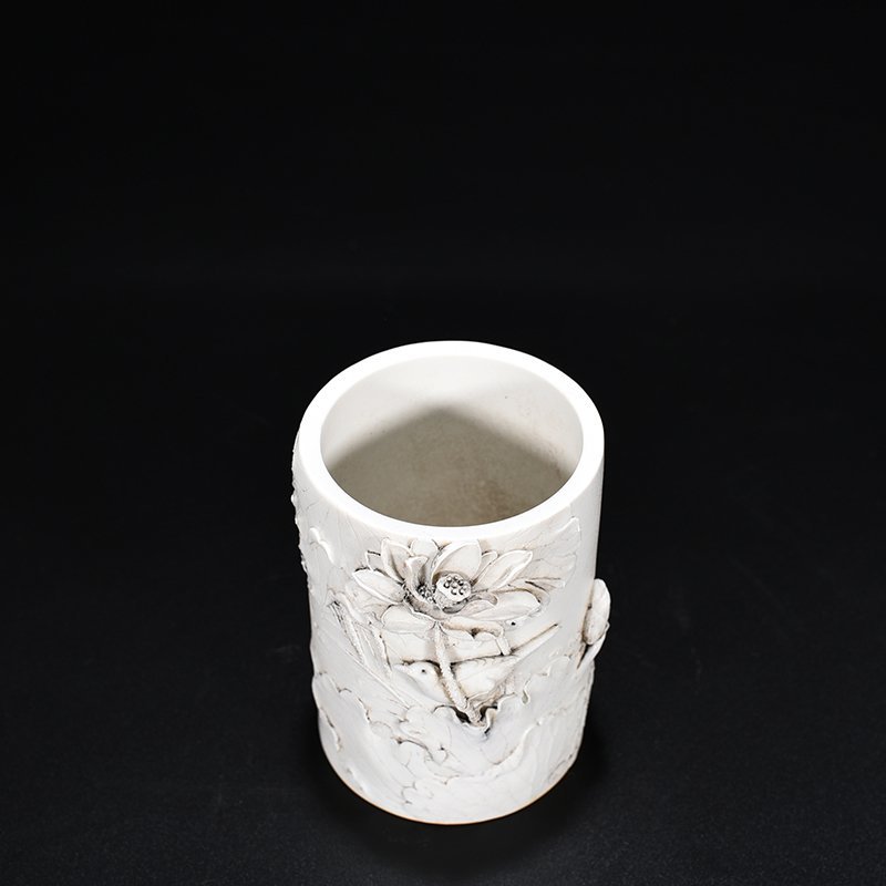 Qing Dynasty Guangxu carved lotus pond flower and bird pen holder