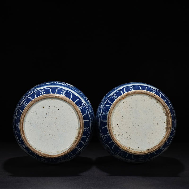 Qing Dynasty Guangxu blue and white landscape and figure vase