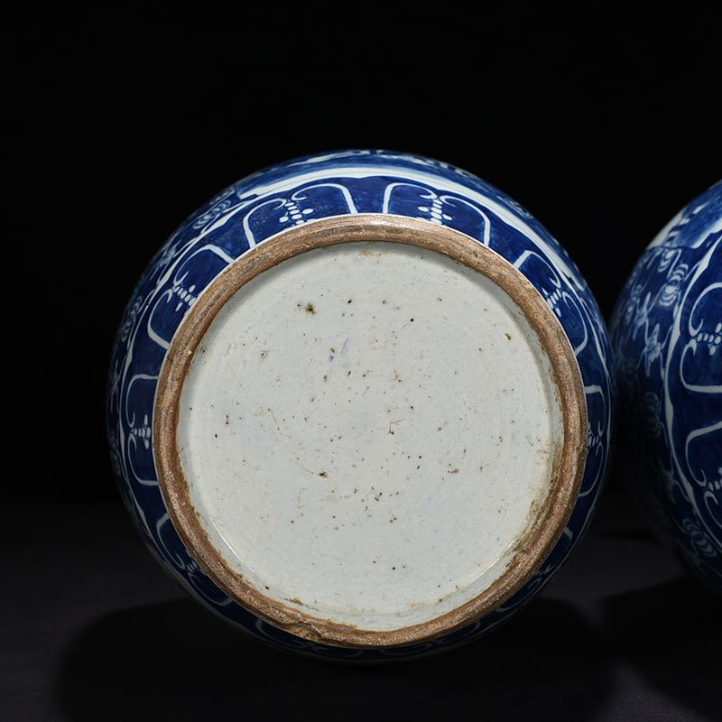 Qing Dynasty Guangxu blue and white landscape and figure vase