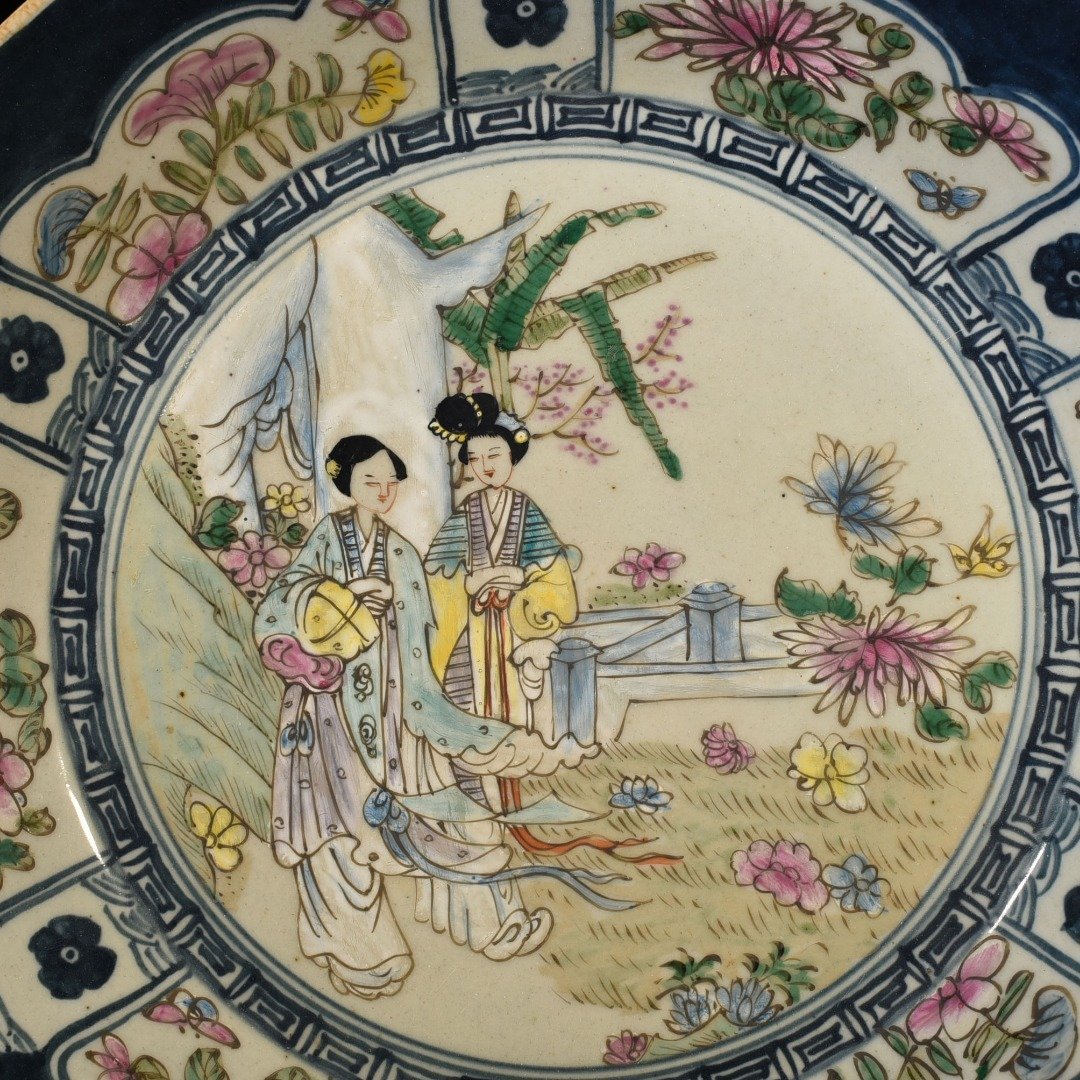 Qing Dynasty Guangxu blue and white pastel lady’s figure plate
