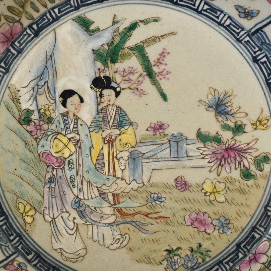 Qing Dynasty Guangxu blue and white pastel lady’s figure plate