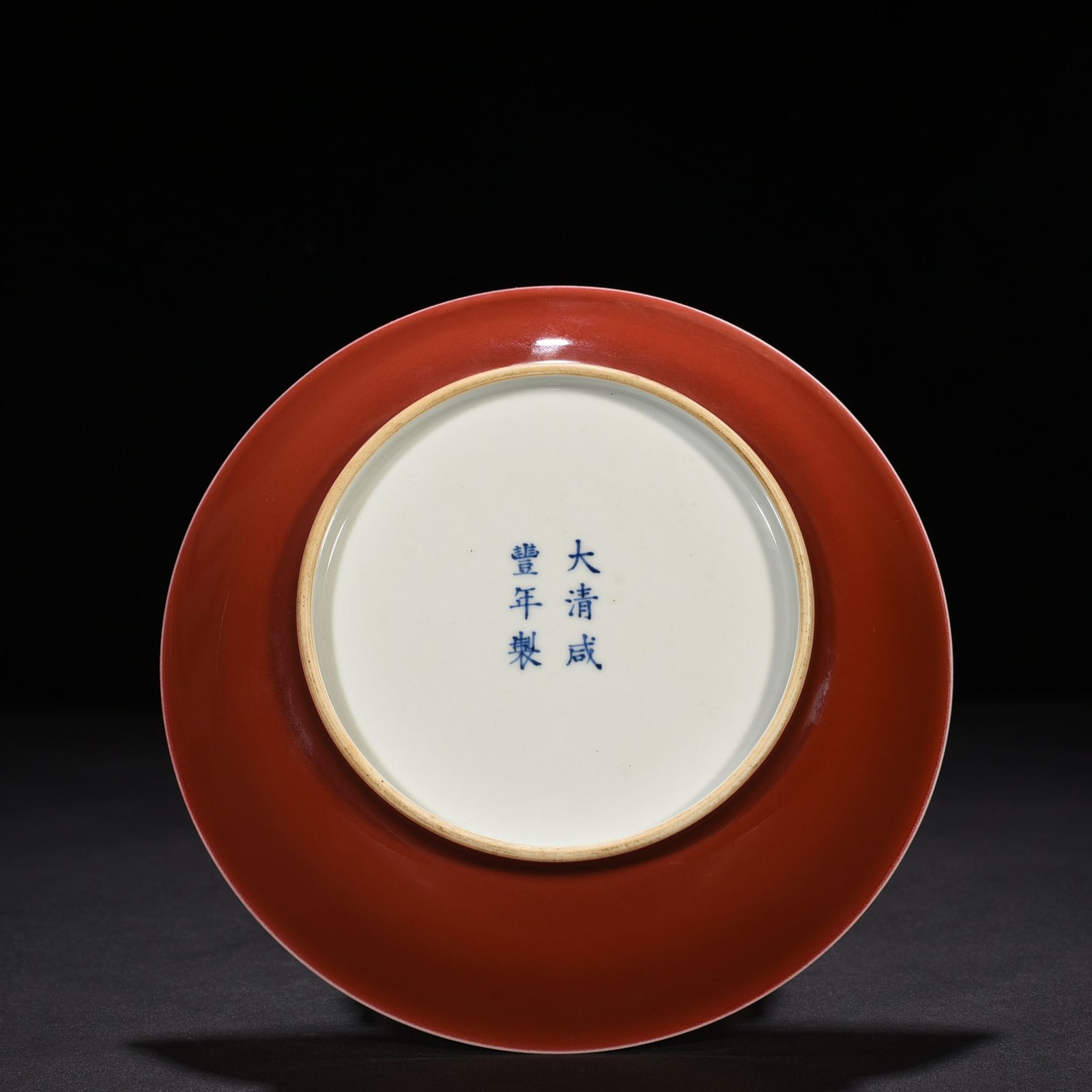 Qing Dynasty Xianfeng Festival red glaze plate