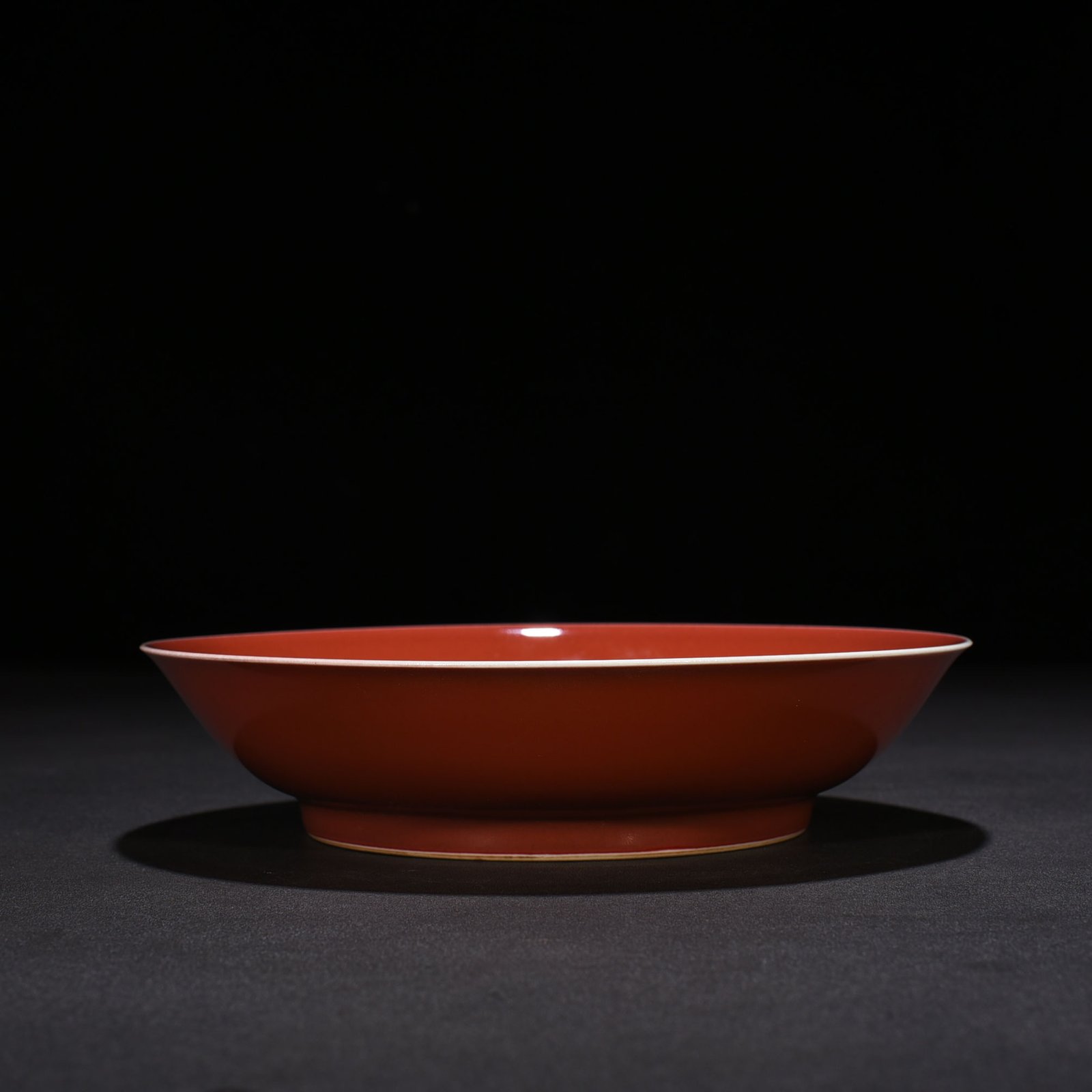 Qing Dynasty Xianfeng Festival red glaze plate